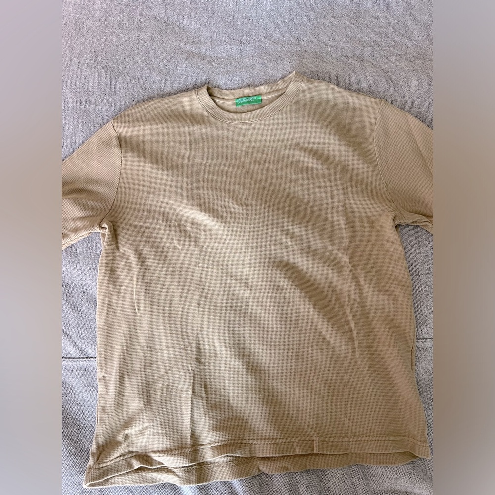 UNITED COLORS OF BENETTON - Tan Waffle T-Shirt sz. Medium (unisex)